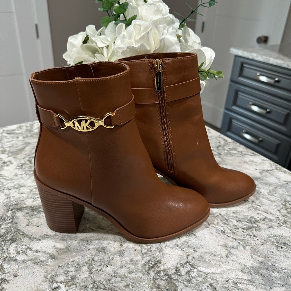 Micheal Kors Boots